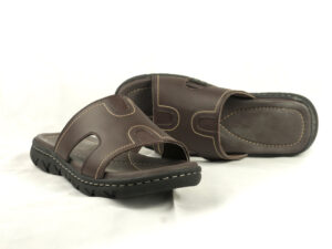 Zapatilla en cuero vacuno